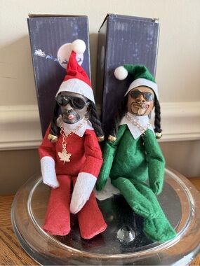 SNOOP ON A STOOP Holiday Elf in green or red with dreads necklace and New in box